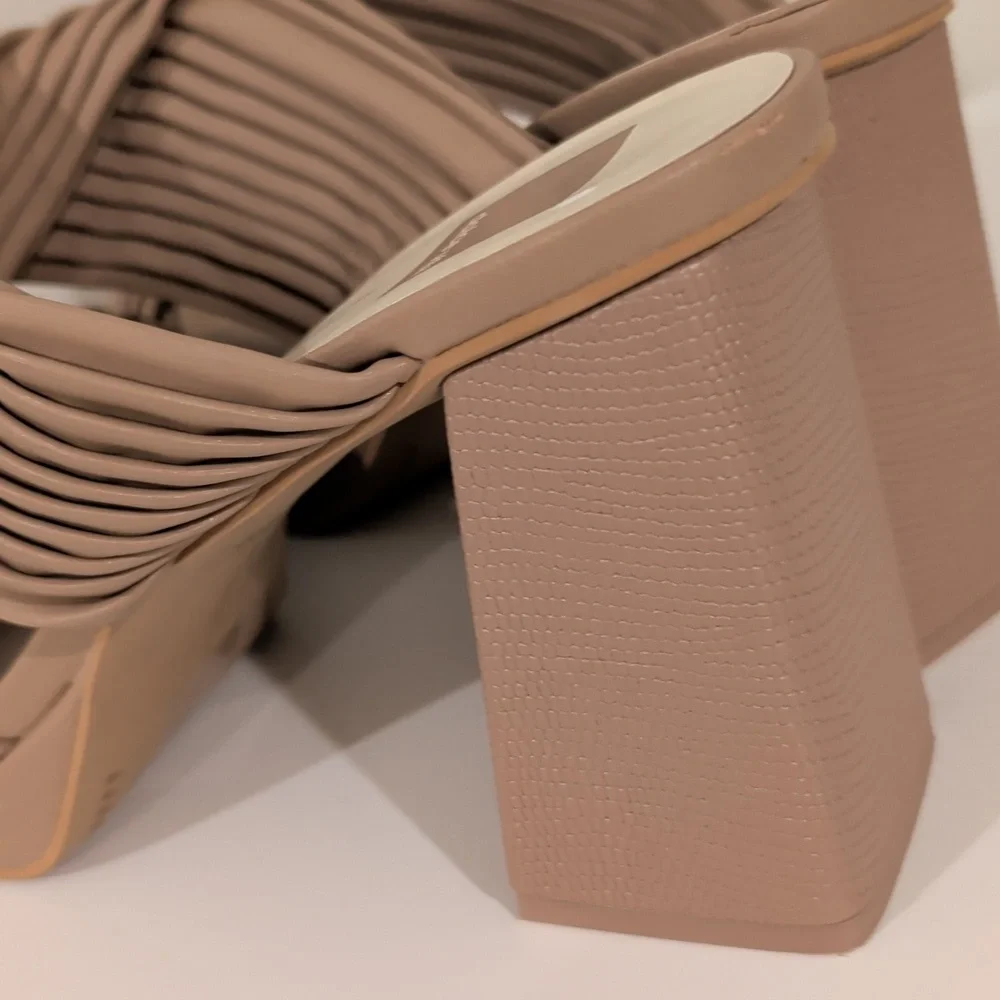 Dolce Vita Pilton Twisted Straps Heeled Cameo Sandals - Picture 5 of 13